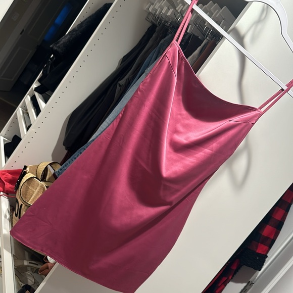 Oh Polly pink satin dress - Picture 3 of 5